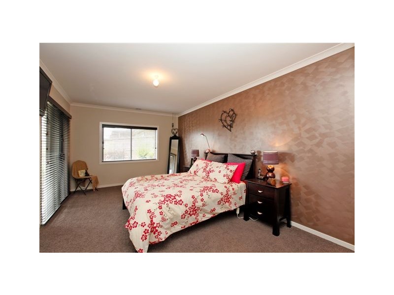 64 Merredin Circuit, Doreen VIC 3754