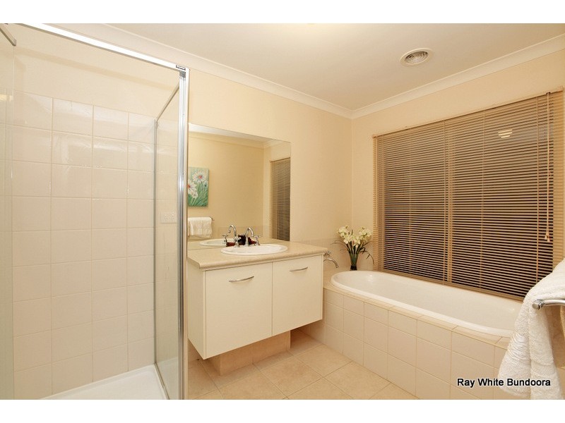 21 Fuschia Grove, South Morang VIC 3752