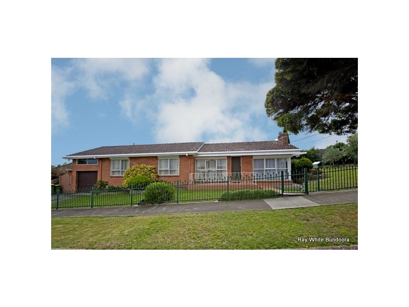17 Golf Avenue, Kingsbury VIC 3083