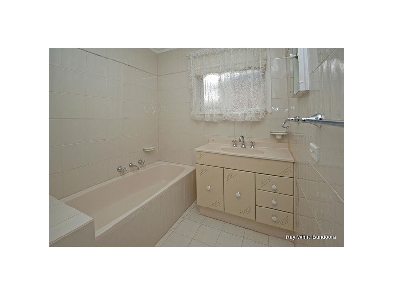 17 Golf Avenue, Kingsbury VIC 3083