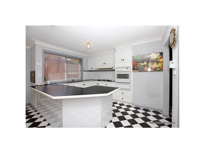 1/15 Woolnough Drive, Mill Park VIC 3082