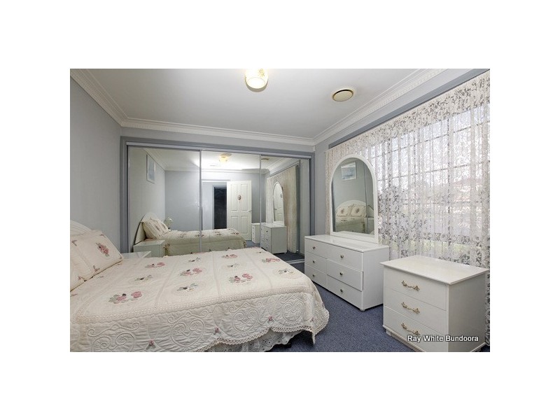 1/15 Woolnough Drive, Mill Park VIC 3082
