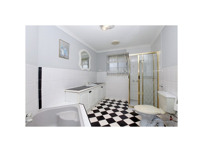 1/15 Woolnough Drive, Mill Park VIC 3082