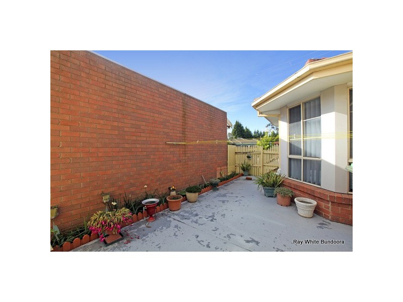 1/15 Woolnough Drive, Mill Park VIC 3082