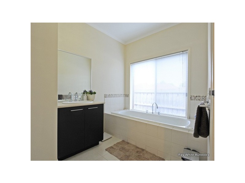 9 Saunders Crescent, Epping VIC 3076