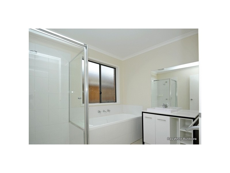 8 Dobson Avenue, South Morang VIC 3752