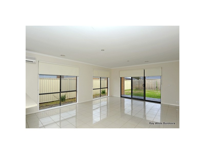 8 Dobson Avenue, South Morang VIC 3752