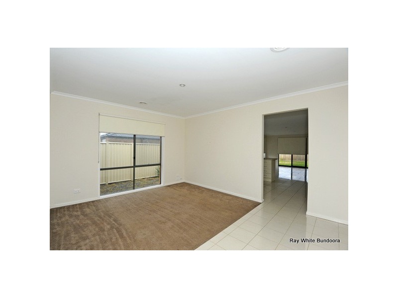 8 Dobson Avenue, South Morang VIC 3752