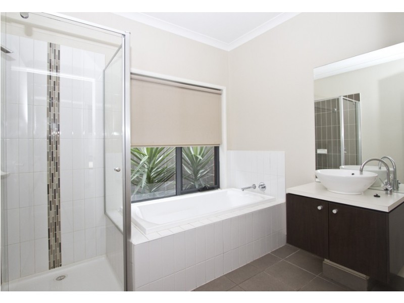 6 Atlas Street, Roxburgh Park VIC 3064