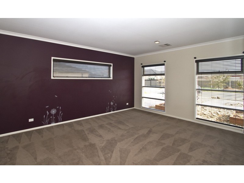 6 Atlas Street, Roxburgh Park VIC 3064