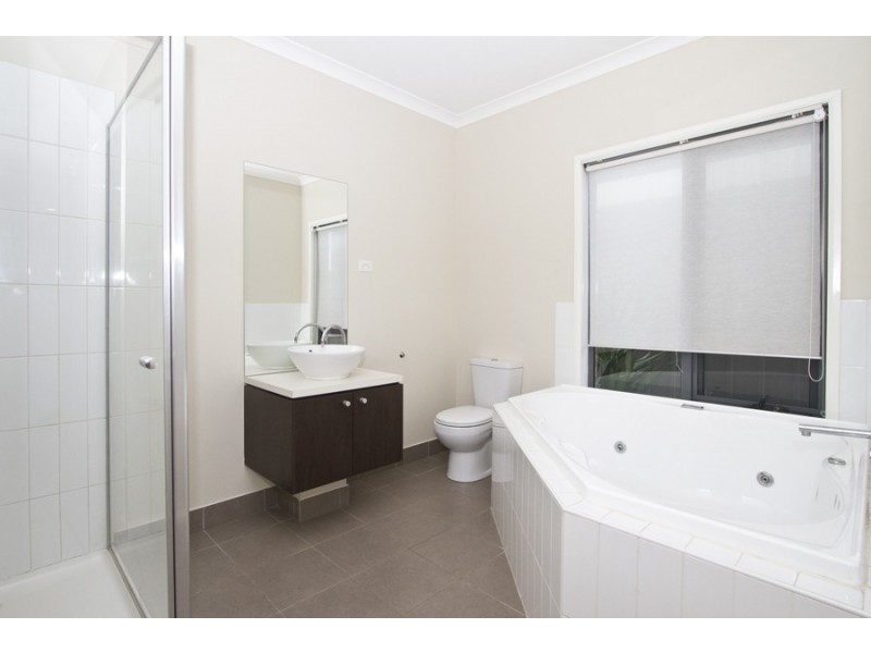 6 Atlas Street, Roxburgh Park VIC 3064