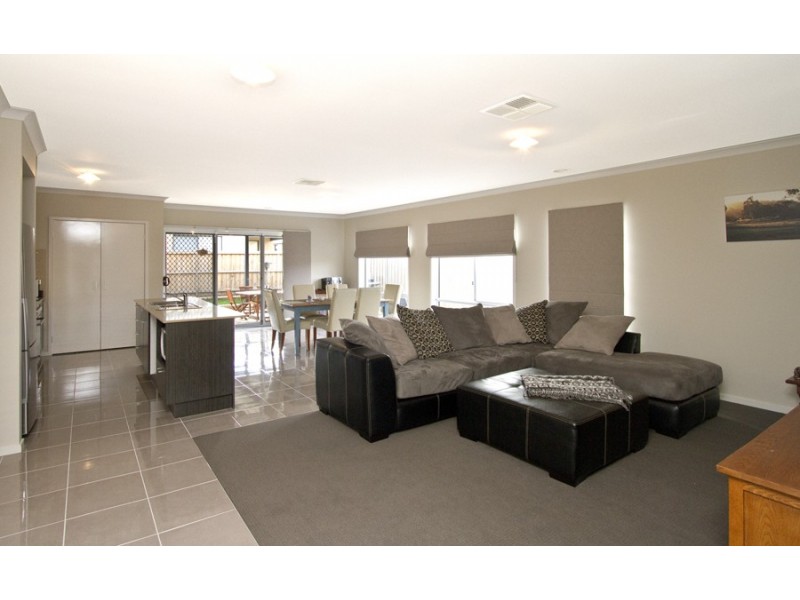 4 Estuary Court, Doreen VIC 3754