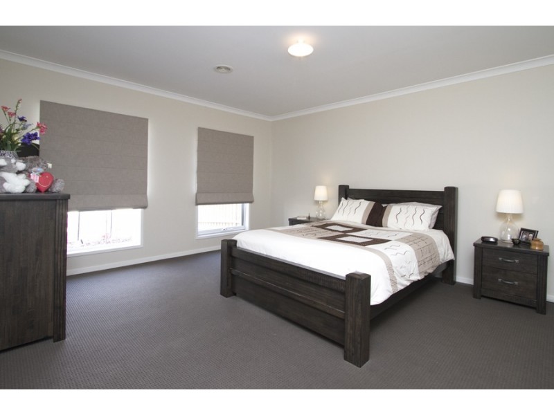 4 Estuary Court, Doreen VIC 3754