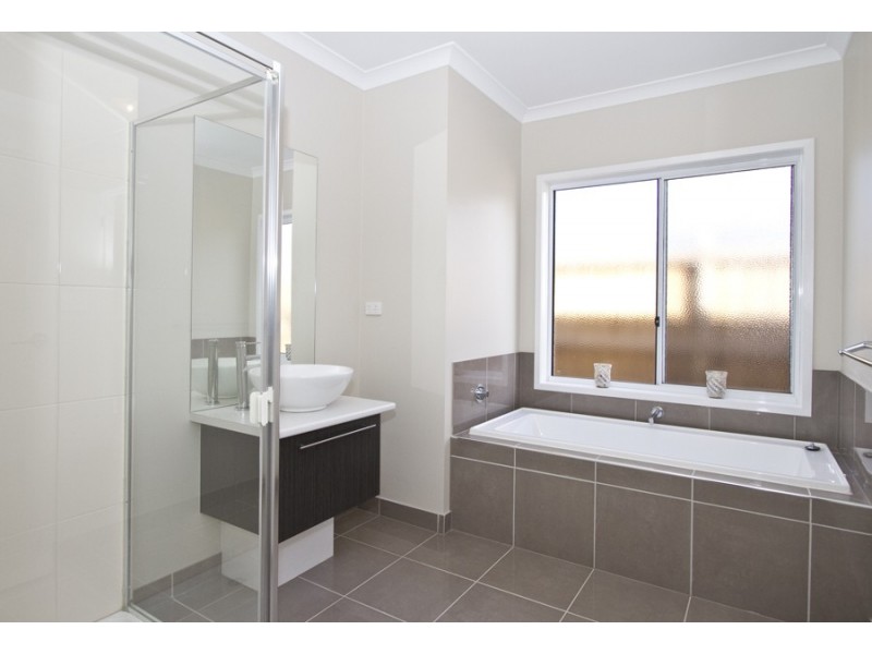 4 Estuary Court, Doreen VIC 3754