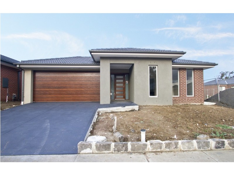 8 Comet Avenue, Doreen VIC 3754