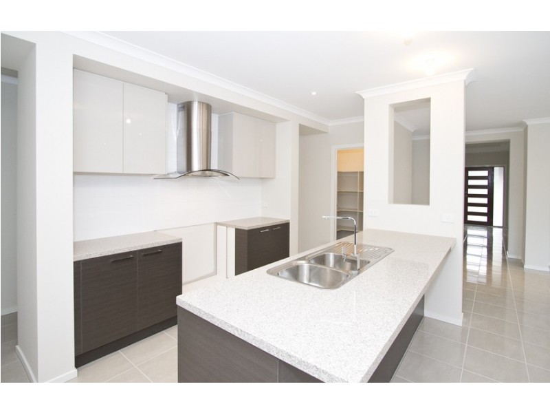 8 Comet Avenue, Doreen VIC 3754