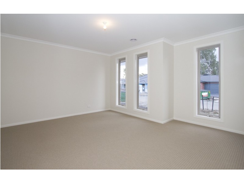 8 Comet Avenue, Doreen VIC 3754