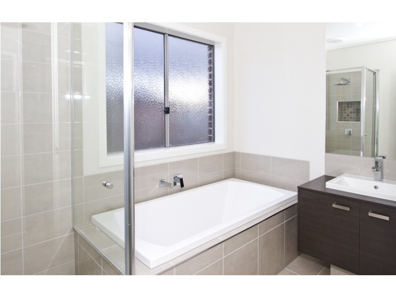 8 Comet Avenue, Doreen VIC 3754