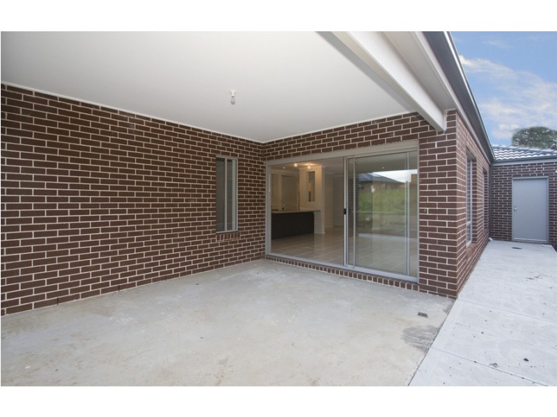 8 Comet Avenue, Doreen VIC 3754