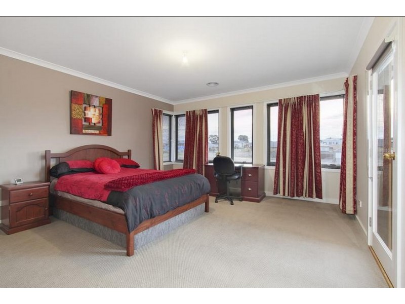 8 Clovemont Way, Bundoora VIC 3083