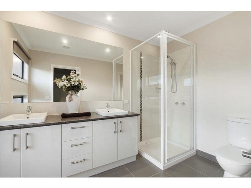 8 Clovemont Way, Bundoora VIC 3083