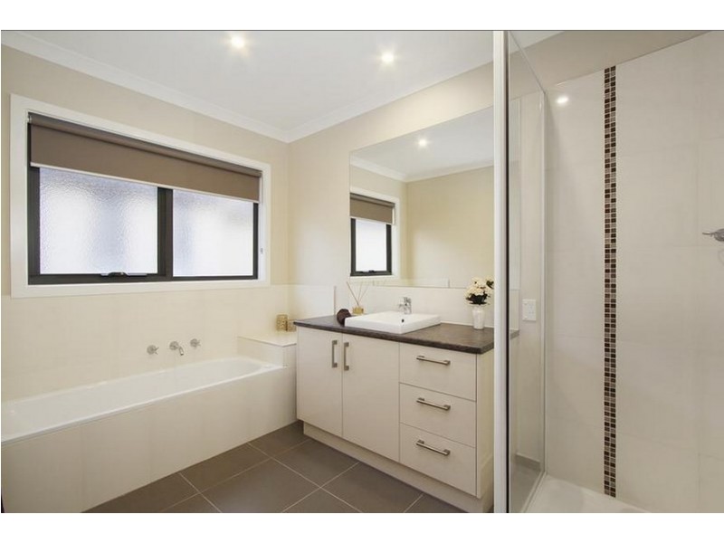 8 Clovemont Way, Bundoora VIC 3083