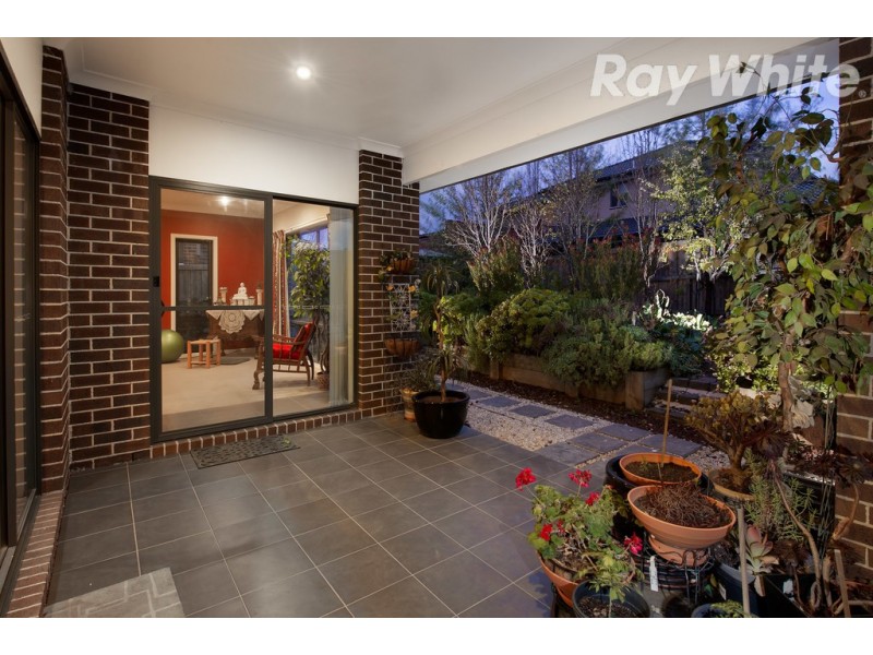 8 Clovemont Way, Bundoora VIC 3083