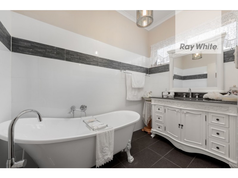 10 Shiraz Court, Bundoora VIC 3083