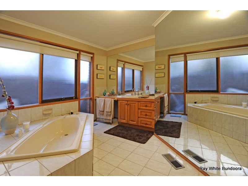 1 Watermill Court, Mill Park VIC 3082