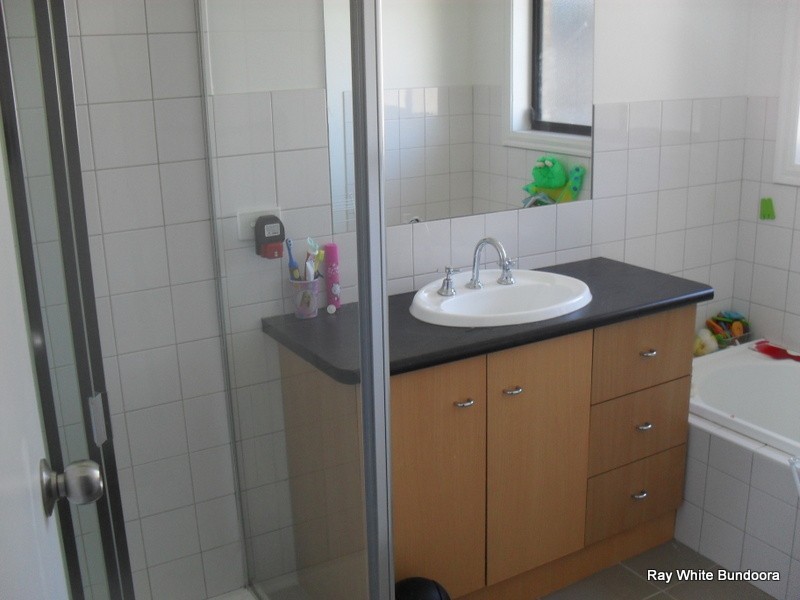 194 Roycroft Avenue, Mill Park VIC 3082