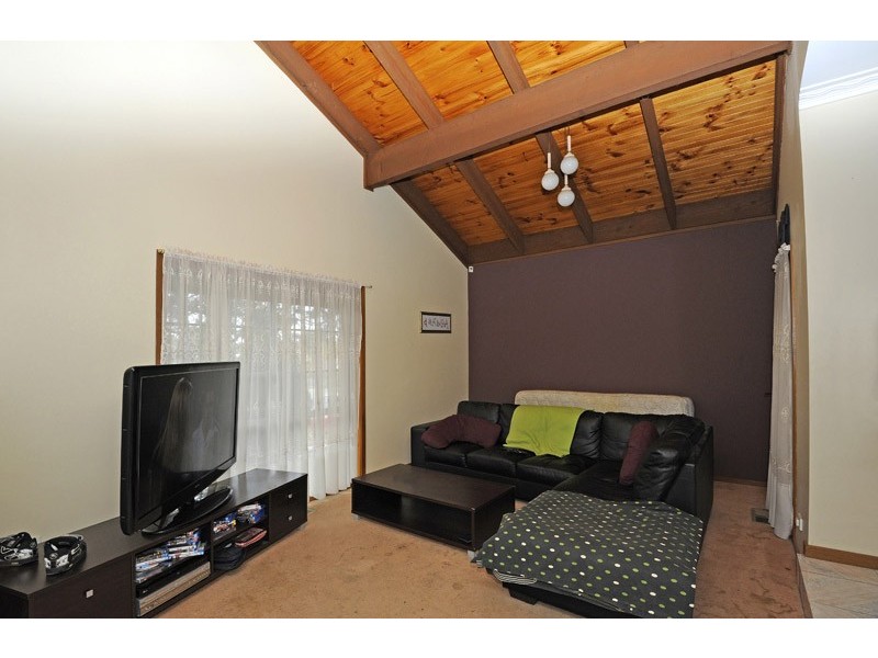 100 Centenary Drive, Mill Park VIC 3082