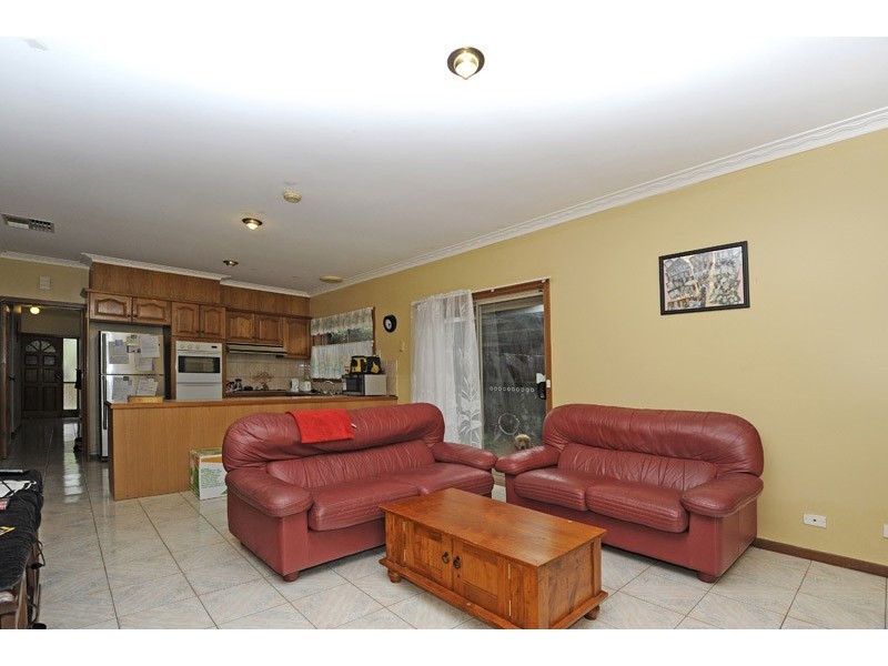 100 Centenary Drive, Mill Park VIC 3082