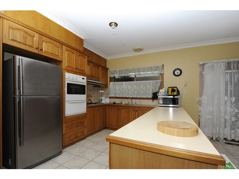 100 Centenary Drive, Mill Park VIC 3082