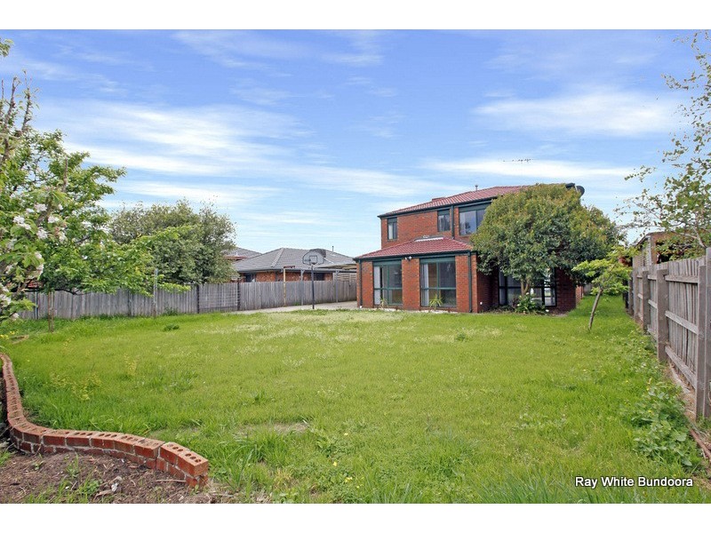 69 Hawkes Drive, Mill Park VIC 3082