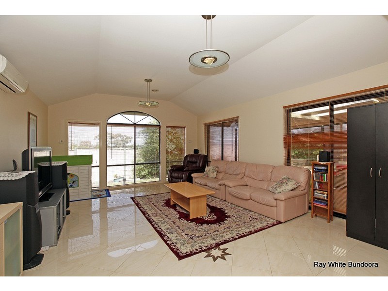 63 Jasmine Drive, Mill Park VIC 3082