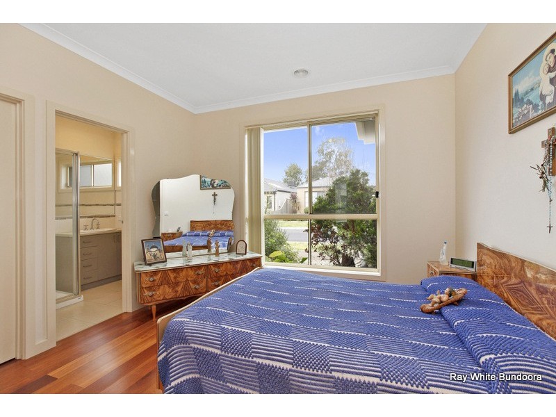 9 Hanmer Drive, South Morang VIC 3752