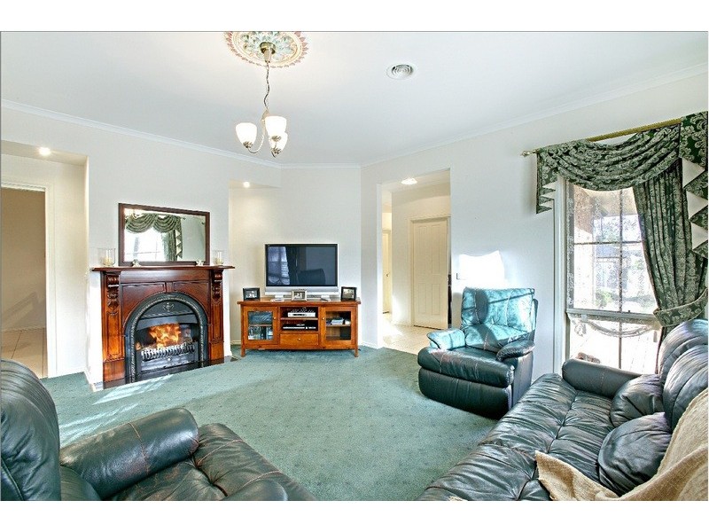 10 Wisteria Drive, Bundoora VIC 3083