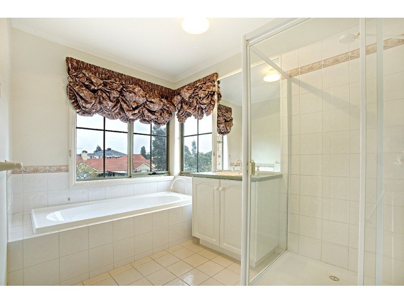 10 Wisteria Drive, Bundoora VIC 3083