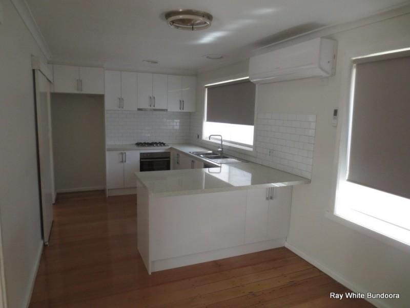 8 Club Avenue, Kingsbury VIC 3083