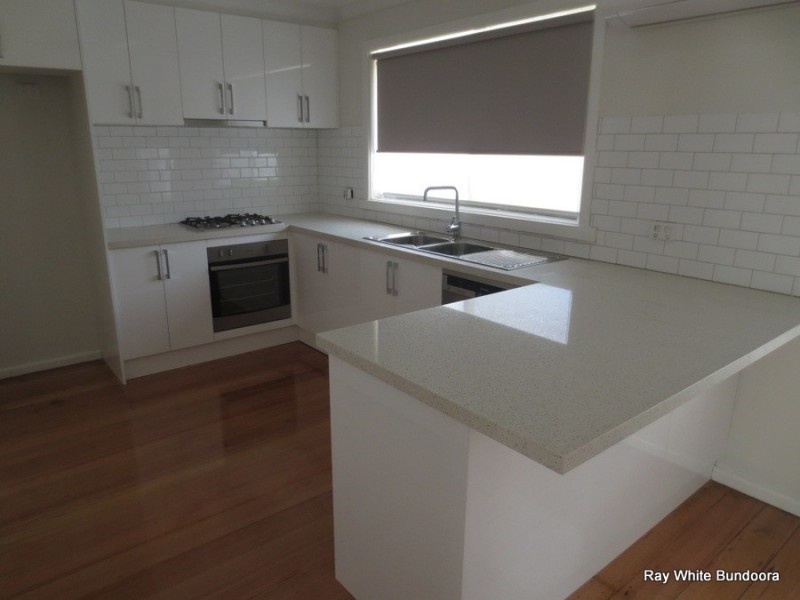 8 Club Avenue, Kingsbury VIC 3083