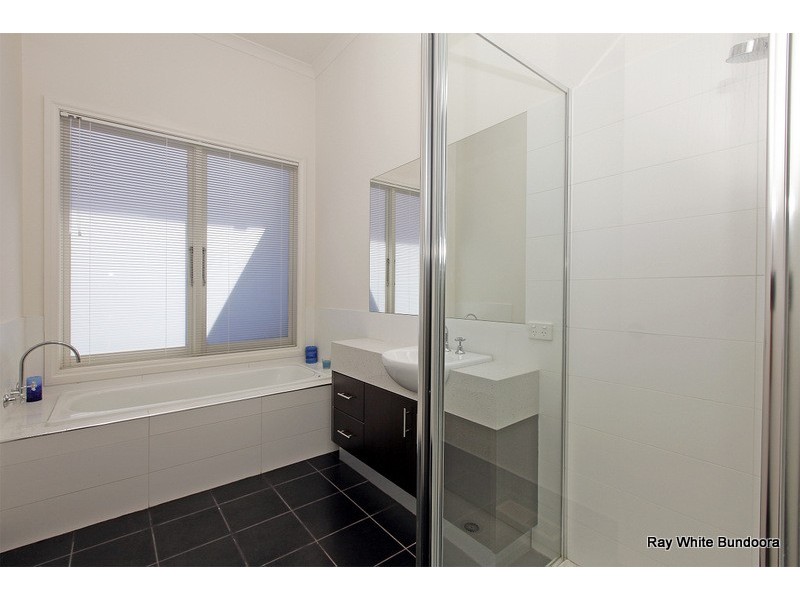 16 Robinson Road, Reservoir VIC 3073