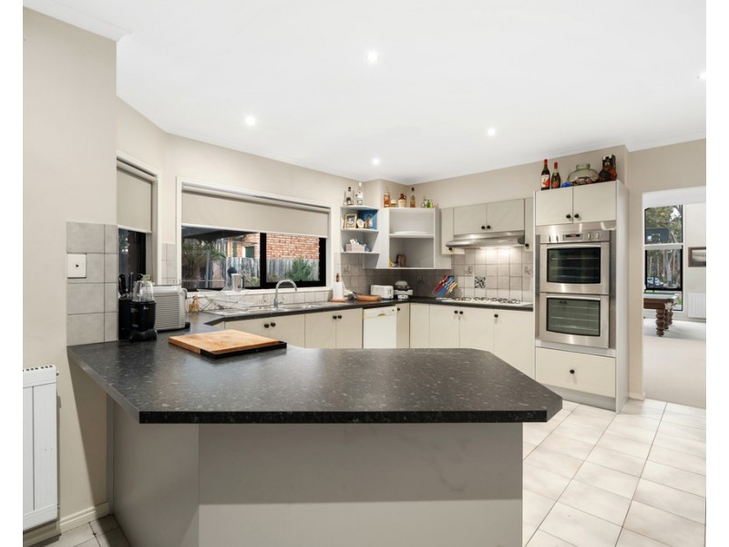 26 Romeo Court, Mill Park VIC 3082