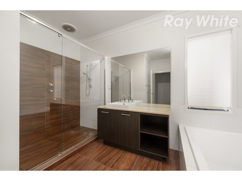 2 Saintly Drive, South Morang VIC 3752