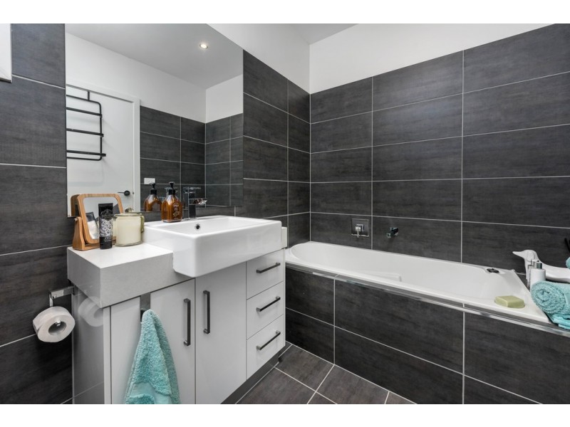 3/107 Barton Street, Reservoir VIC 3073