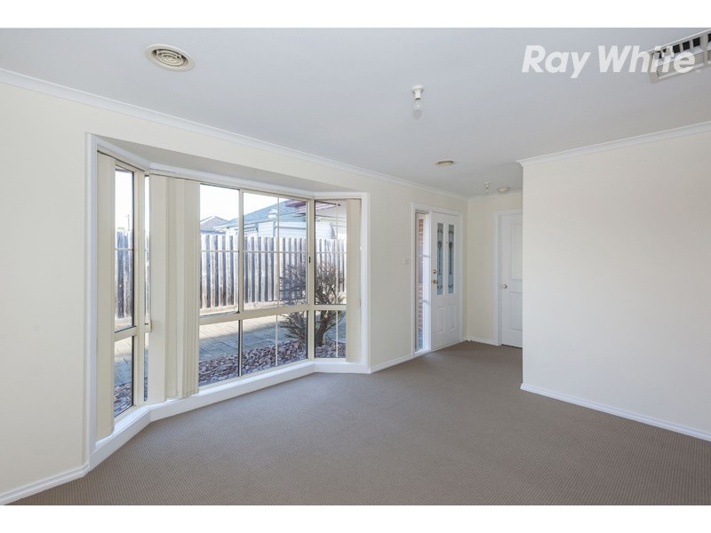 2/11 Cash Street, Kingsbury VIC 3083