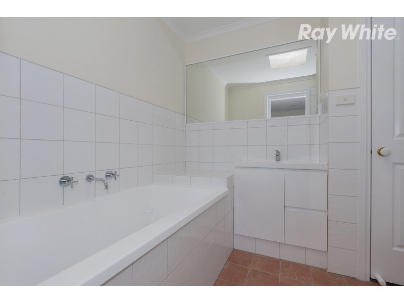 2/11 Cash Street, Kingsbury VIC 3083