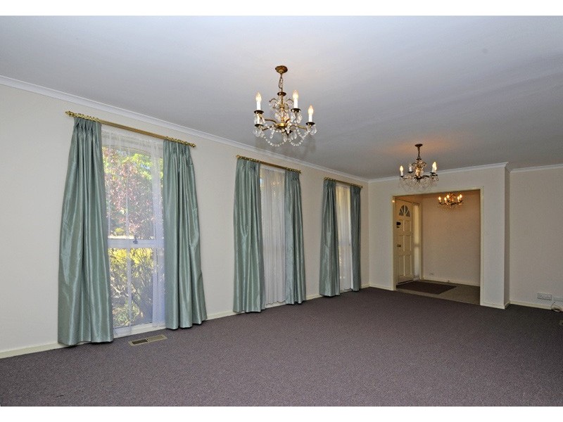 5 Poseidon Close, Mill Park VIC 3082