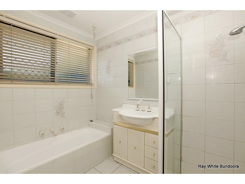 2 Maple Grove, Bundoora VIC 3083