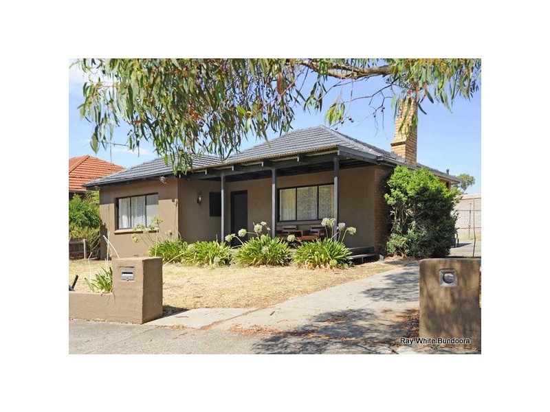 18 Maryborough Ave, Kingsbury VIC 3083