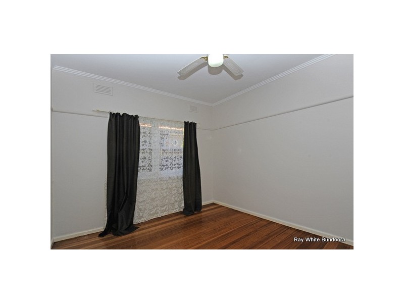 18 Maryborough Ave, Kingsbury VIC 3083